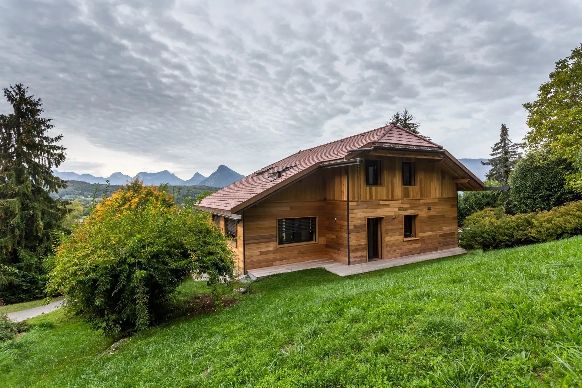 Chalet modernisé, rénovation lourde, vue 2 — Les 3 d'un coup