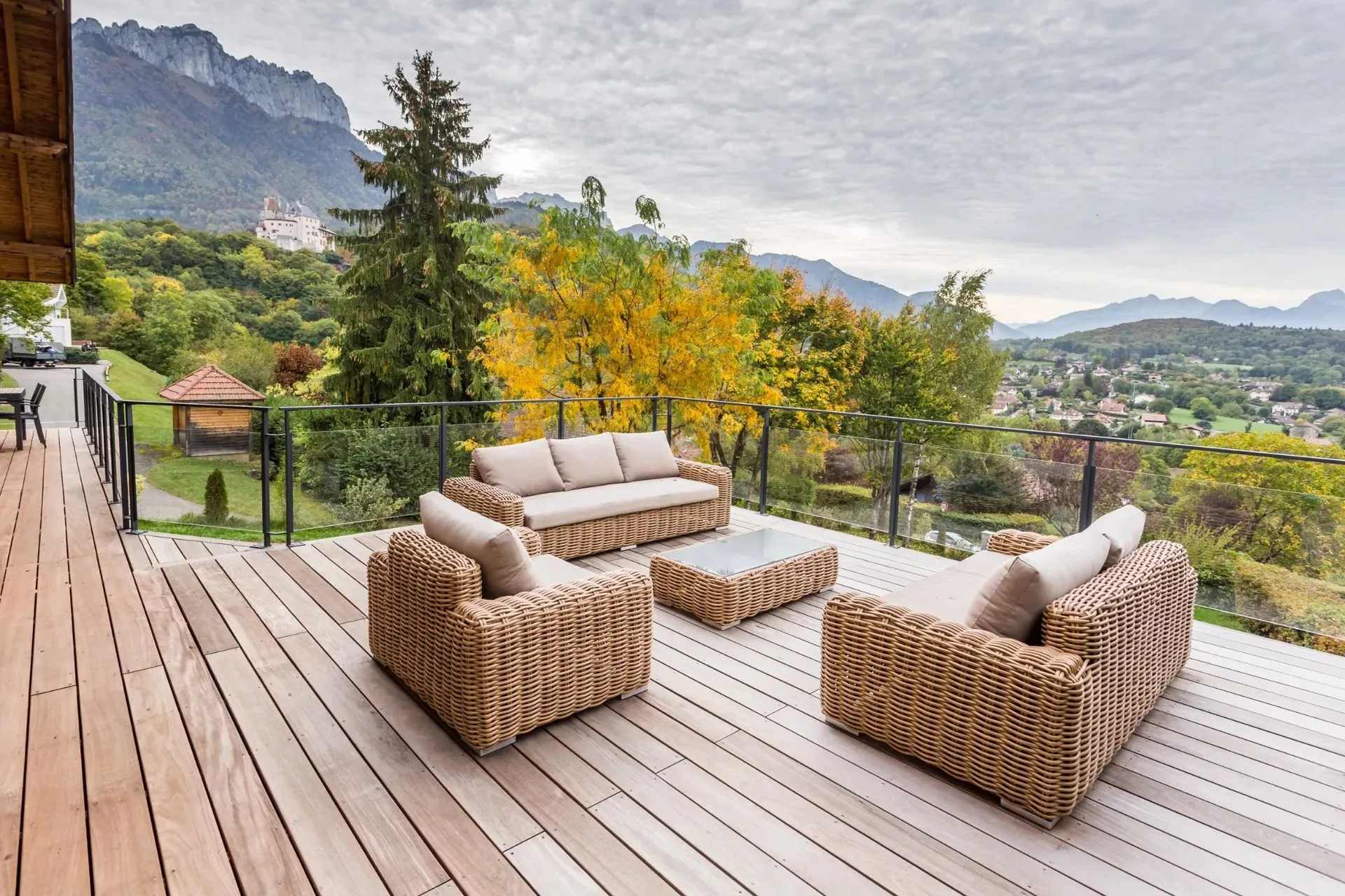 Chalet modernisé, rénovation lourde, vue 5 — Les 3 d'un coup