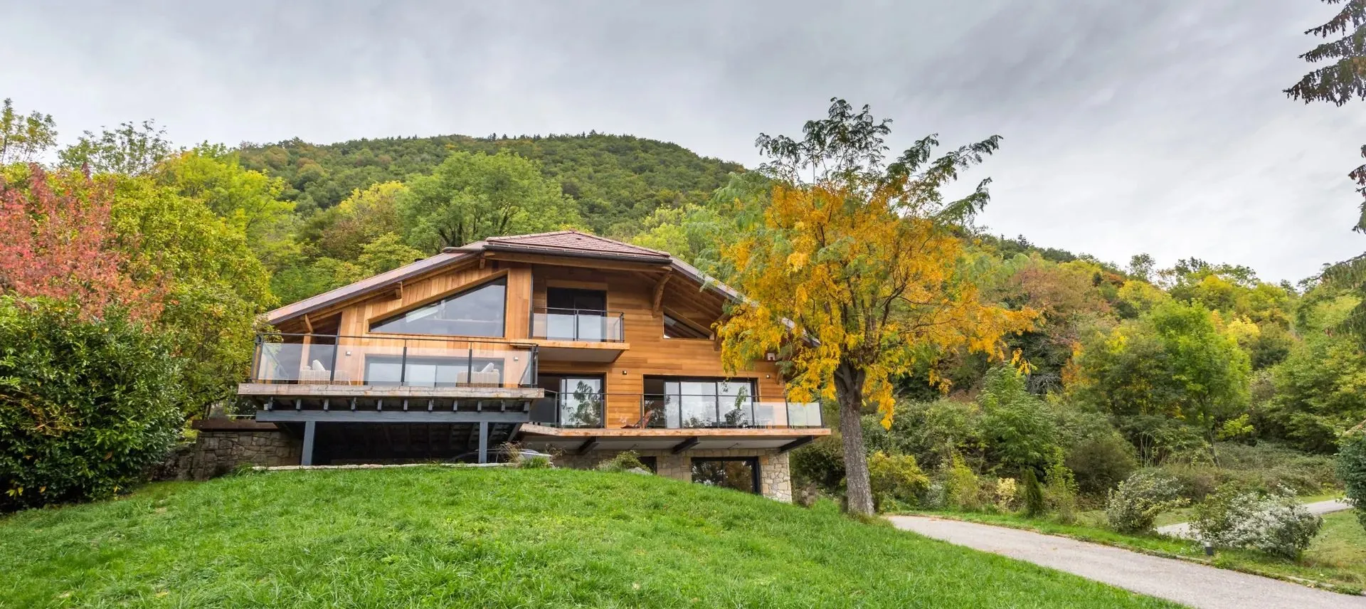 Chalet modernisé, rénovation lourde, vue 3 — Les 3 d'un coup
