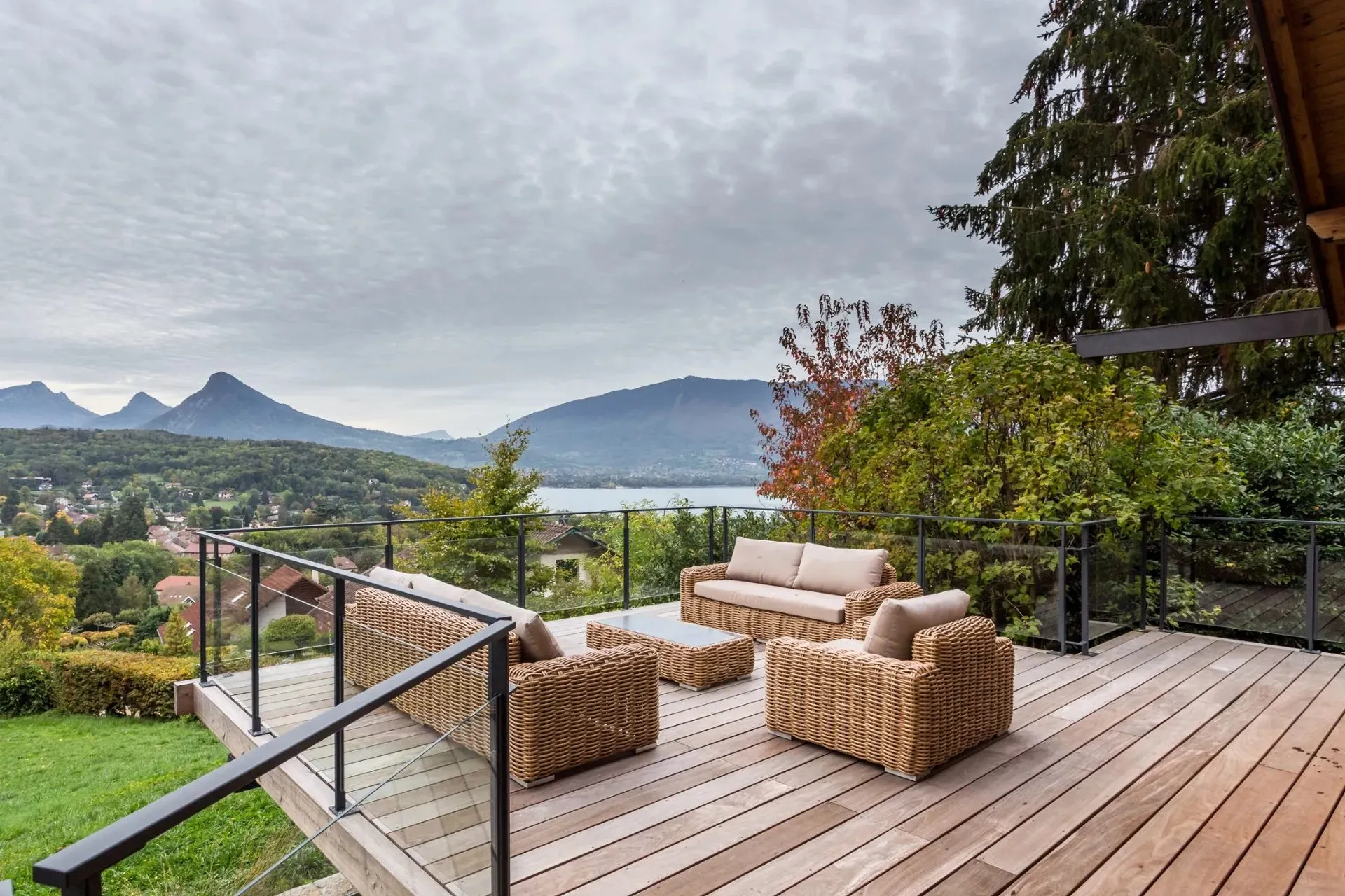 Chalet modernisé, rénovation lourde, vue 6 — Les 3 d'un coup