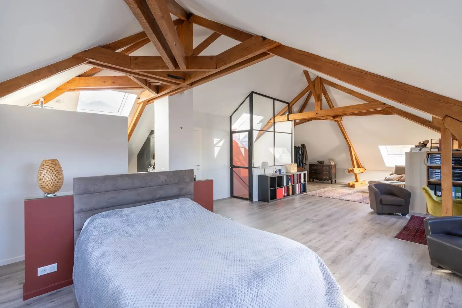 Suite dans les combles, vue 2 — La lumière fuse