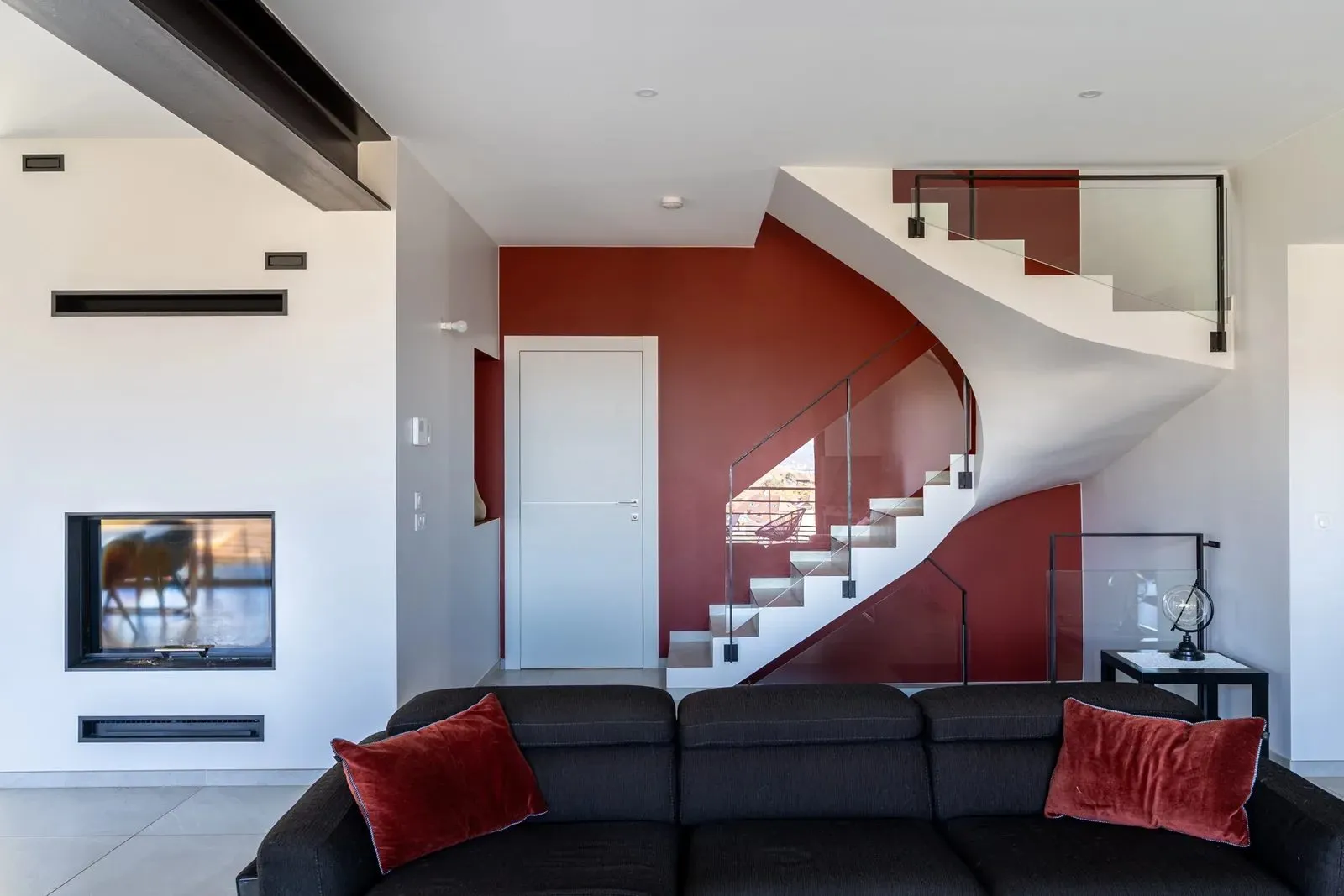 Escalier, vue d'ensemble — La lumière fuse
