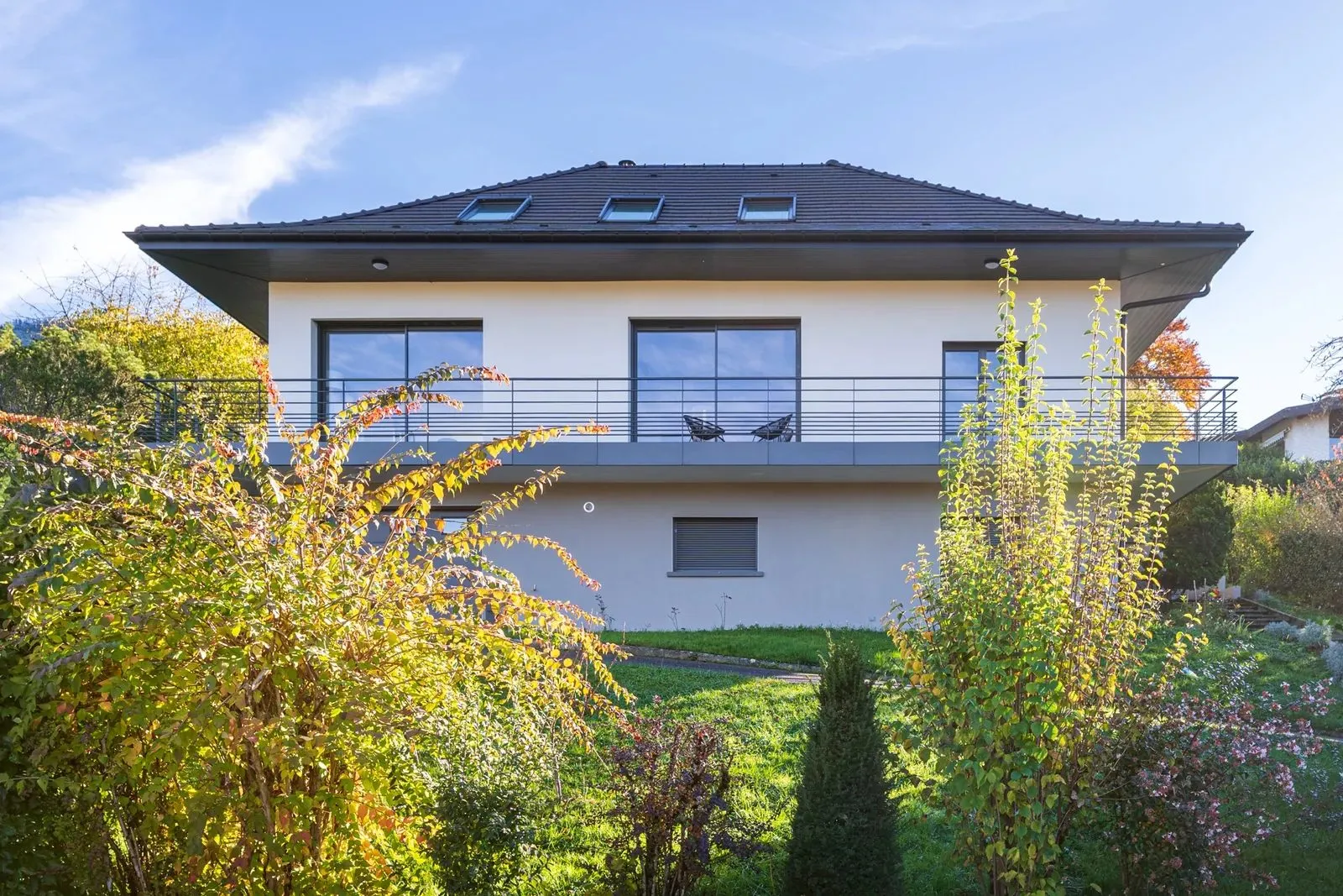 Extérieur, façade côté jardin — La lumière fuse