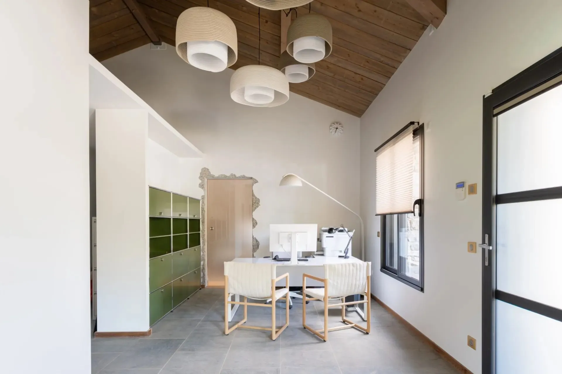 Rénovation de bureaux, vue 3 — Et au milieu la Prairie