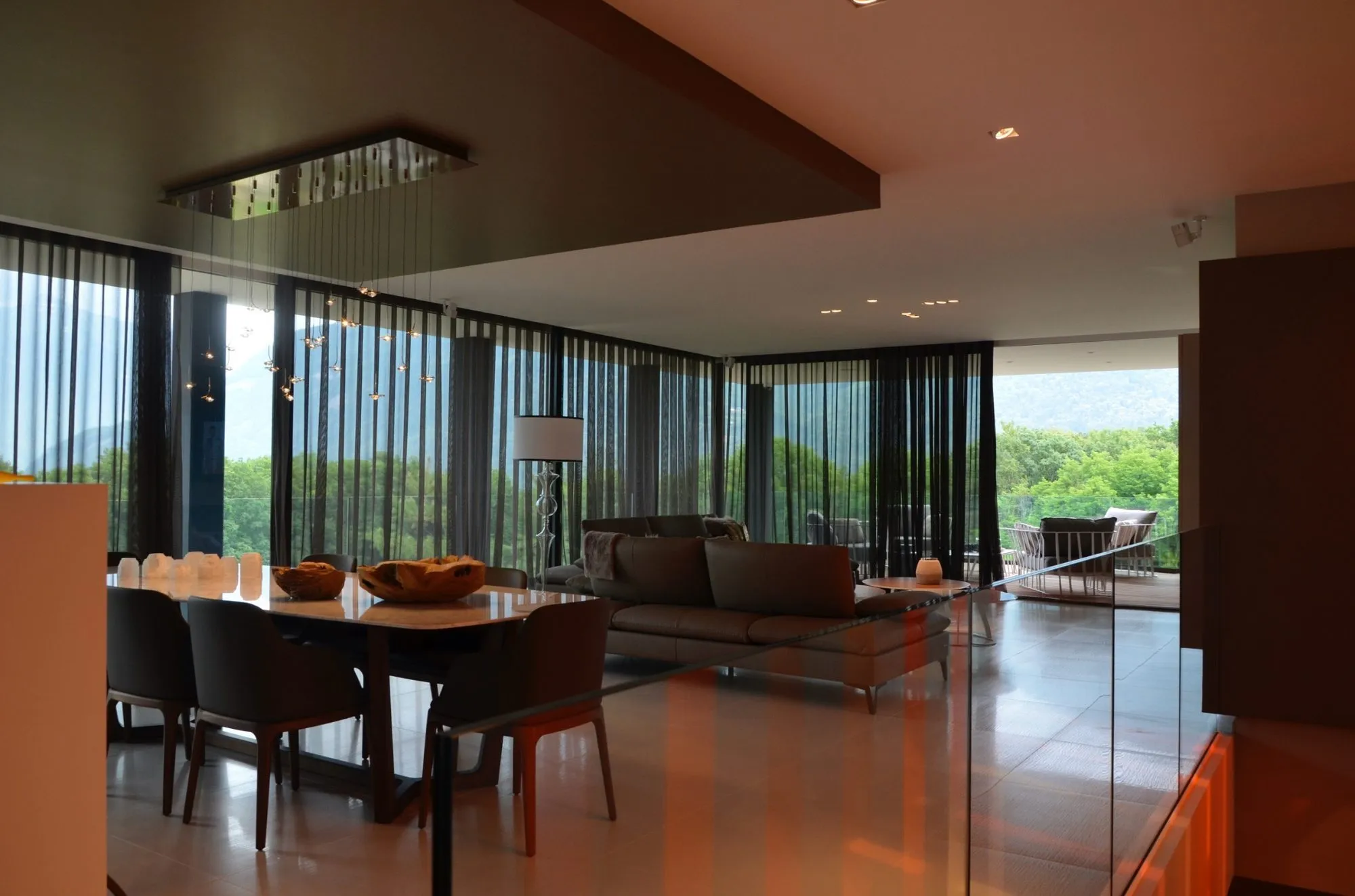 Maison moderne, vue 2 — Jardin de Joie