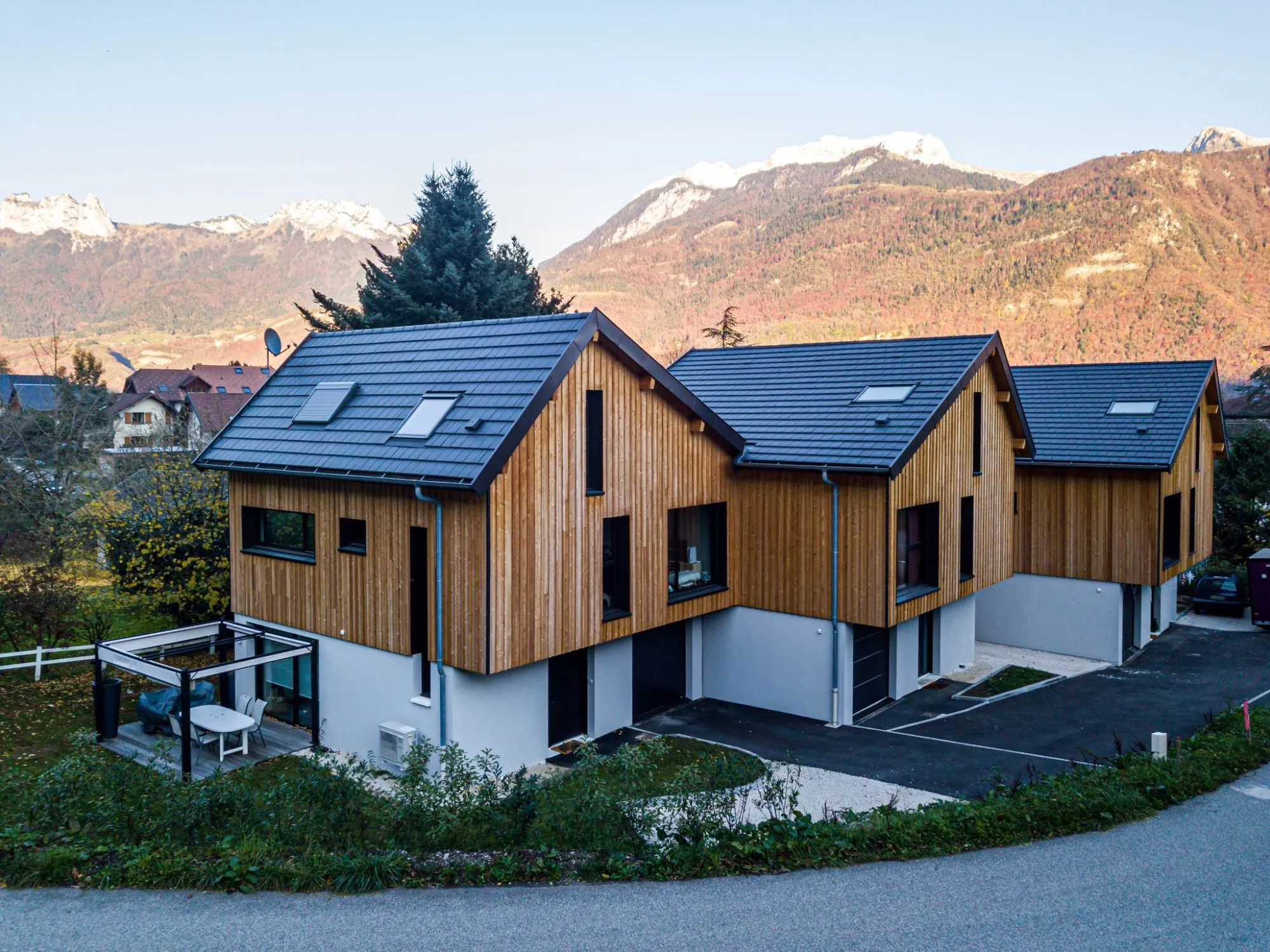 Maisons à Lathuile, vue 2 — 1+1 = 3