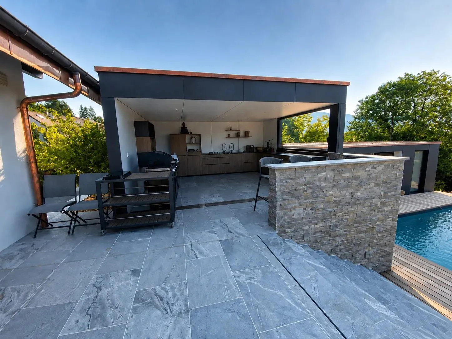 Rénovation piscine et pool house, vue 2 — Cachette Céleste