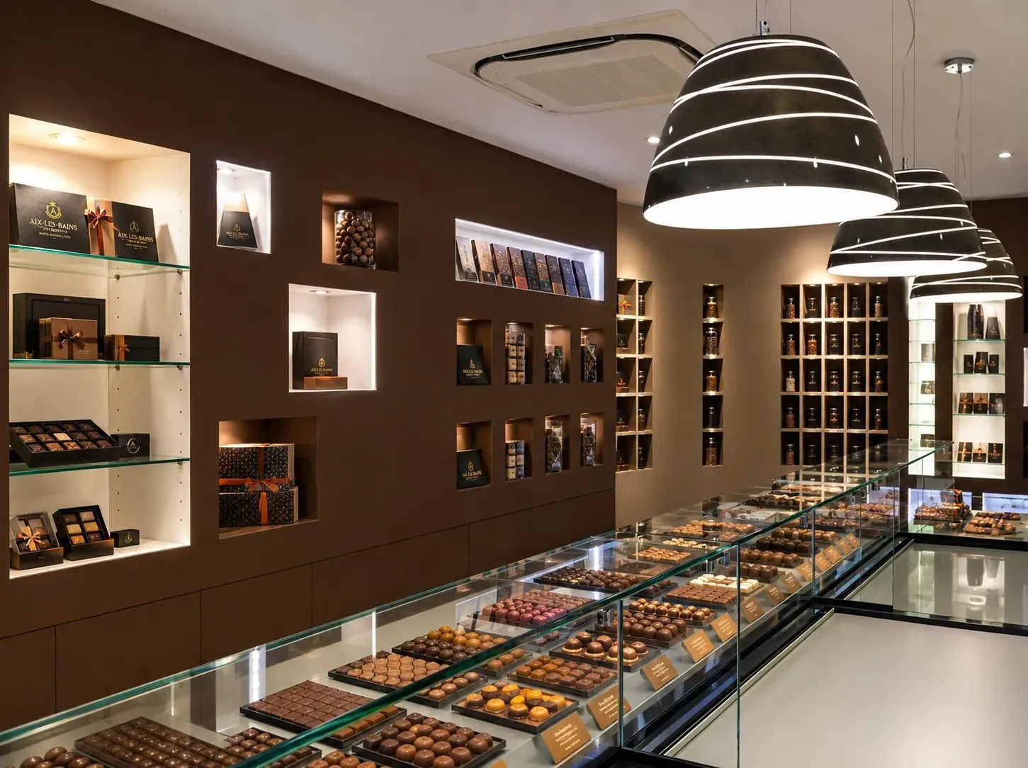 Rénovation d'un commerce, vue 2 — La petite Chocolaterie
