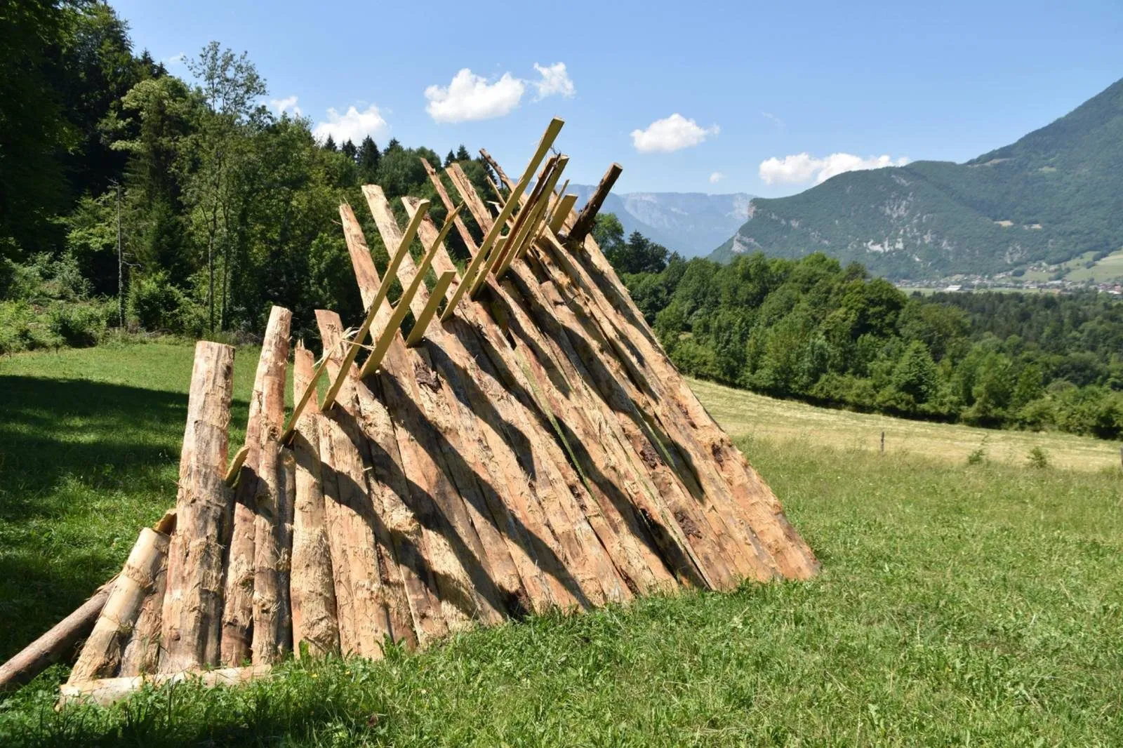 Construction primitive, vue 2 — Festival des cabannes 2018